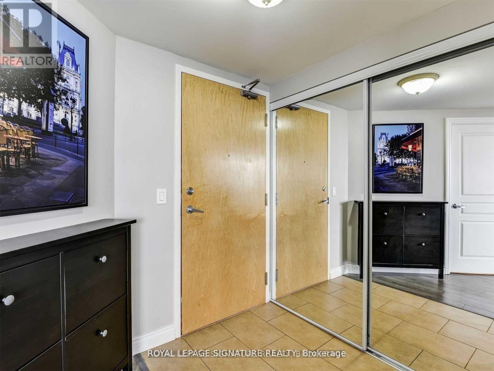 1002 - 220 Burnhamthorpe Road, Mississauga, Ontario  L5B 4N4 - Photo 2 - W12566120