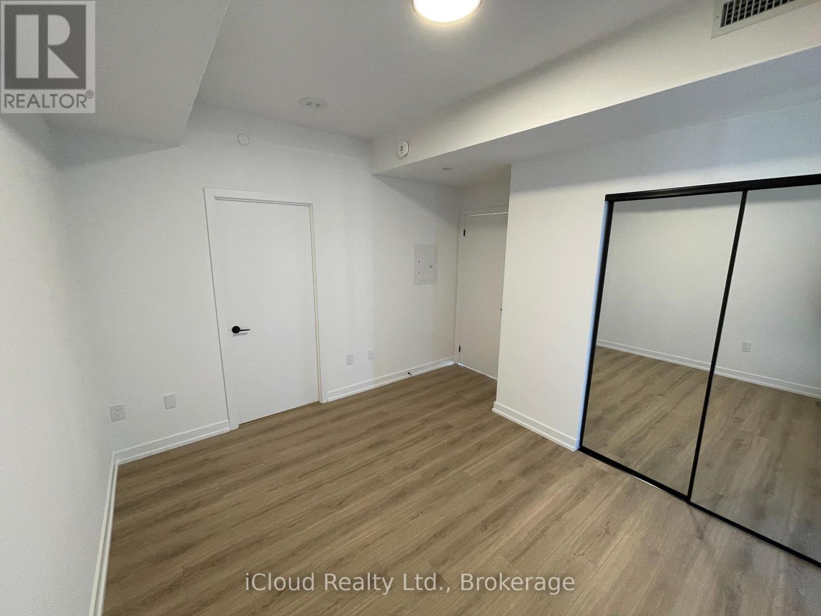 415 - 10 Lagerfeld Drive E, Brampton, Ontario  L7A 0H8 - Photo 9 - W12566142