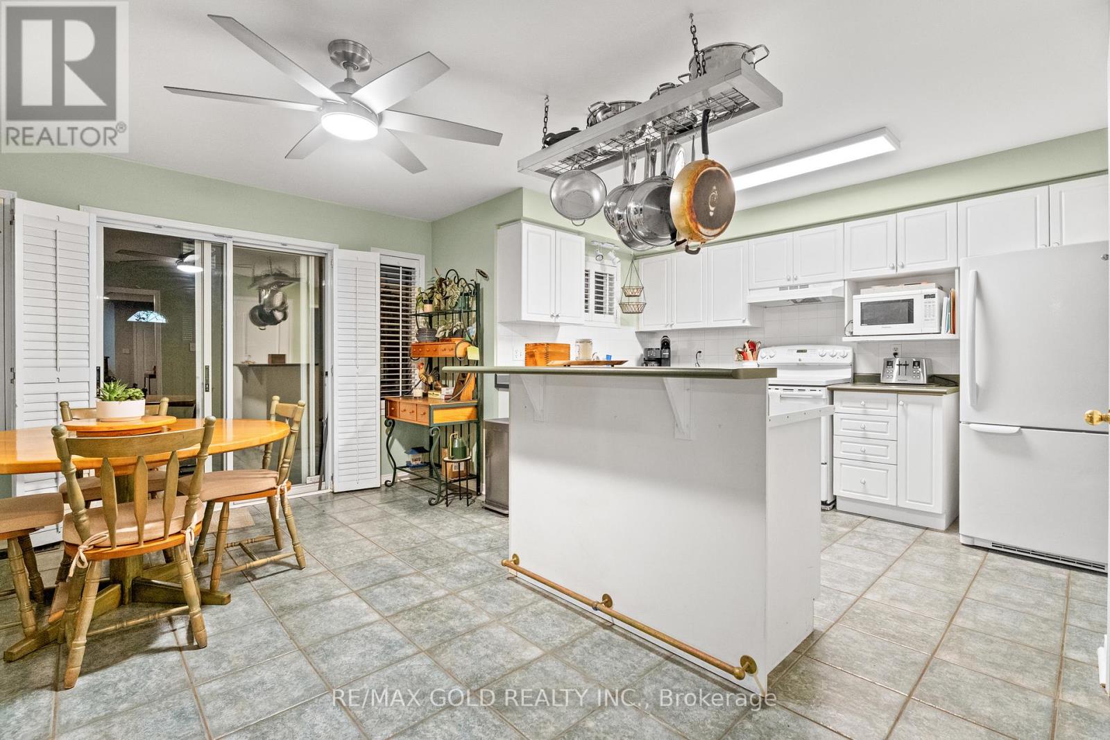 57 Creekwood Drive, Brampton, Ontario L7A 1J3 - Photo 18 - W12566202