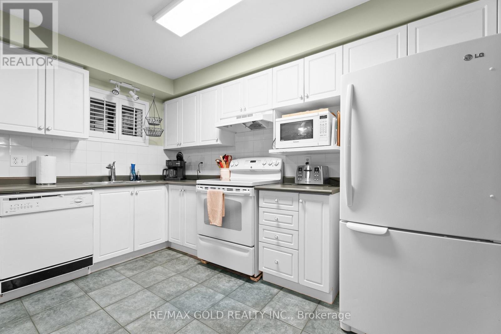 57 Creekwood Drive, Brampton, Ontario L7A 1J3 - Photo 19 - W12566202