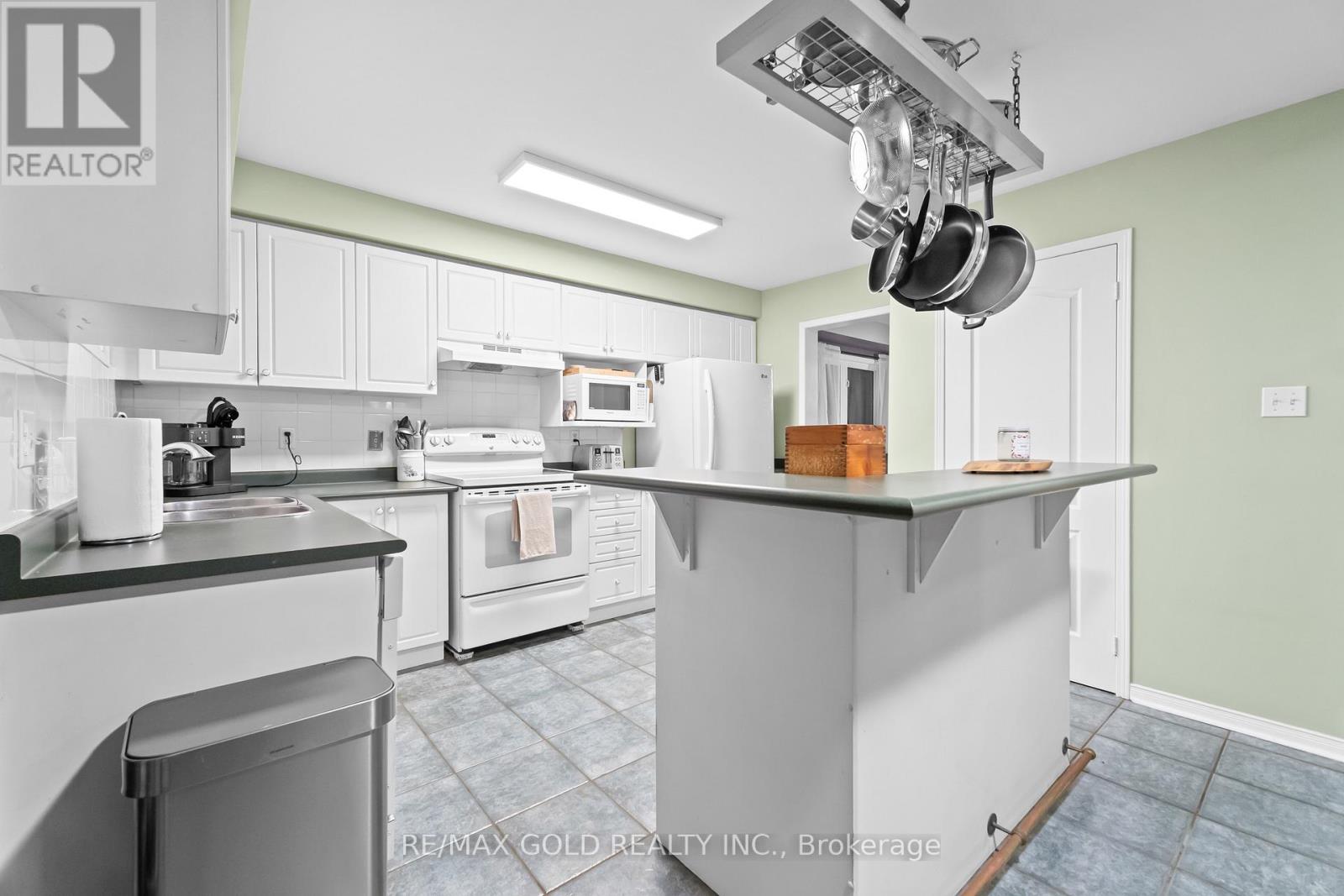 57 Creekwood Drive, Brampton, Ontario L7A 1J3 - Photo 22 - W12566202