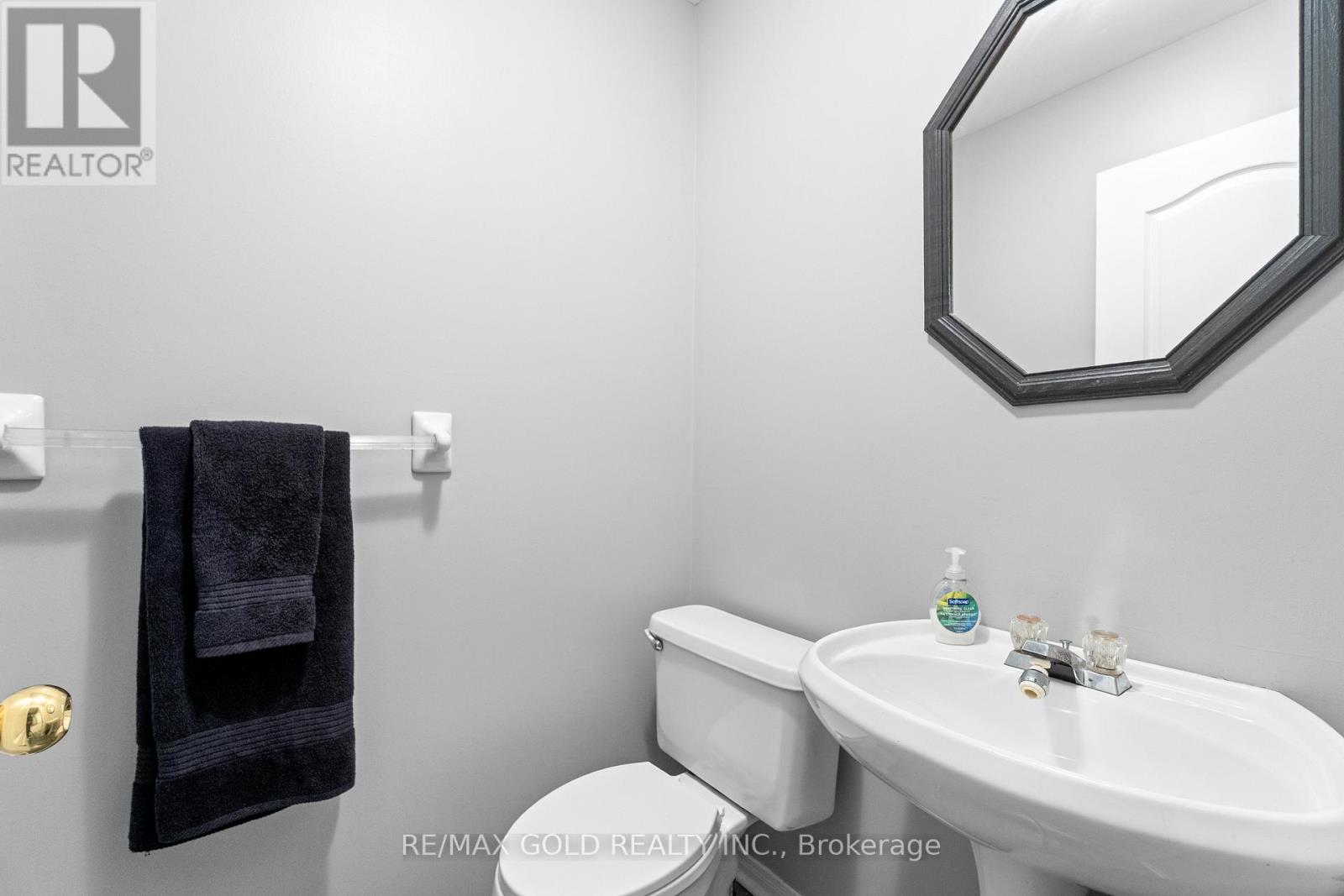 57 Creekwood Drive, Brampton, Ontario L7A 1J3 - Photo 27 - W12566202