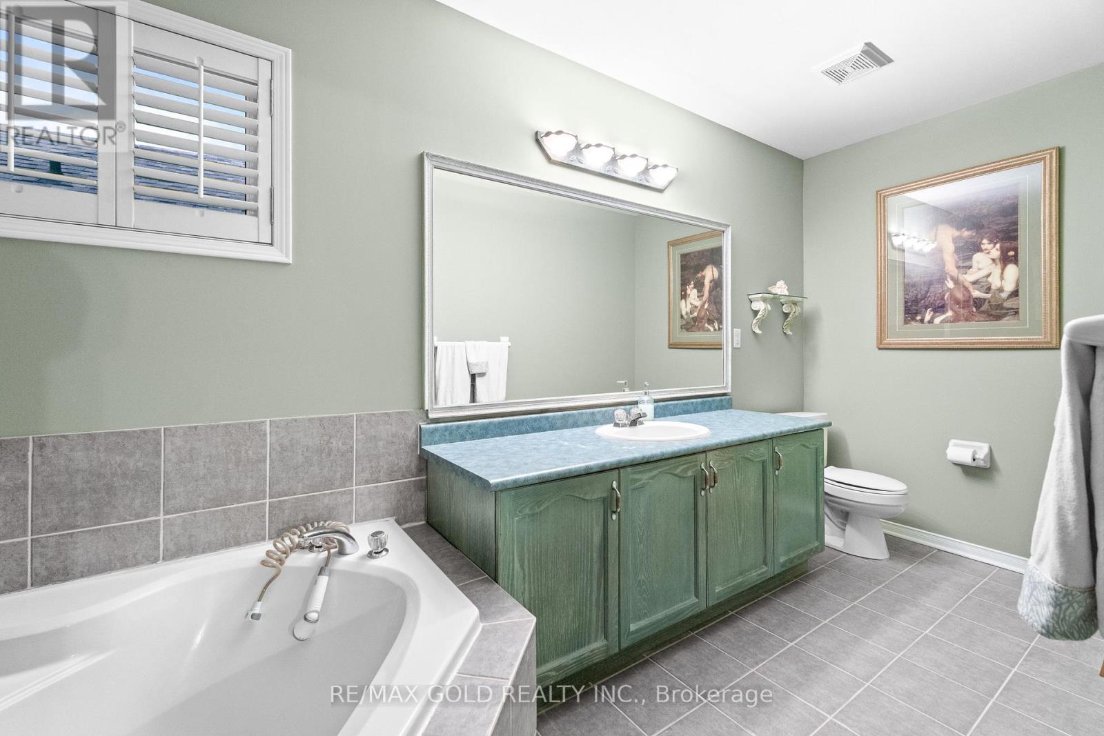 57 Creekwood Drive, Brampton, Ontario L7A 1J3 - Photo 34 - W12566202