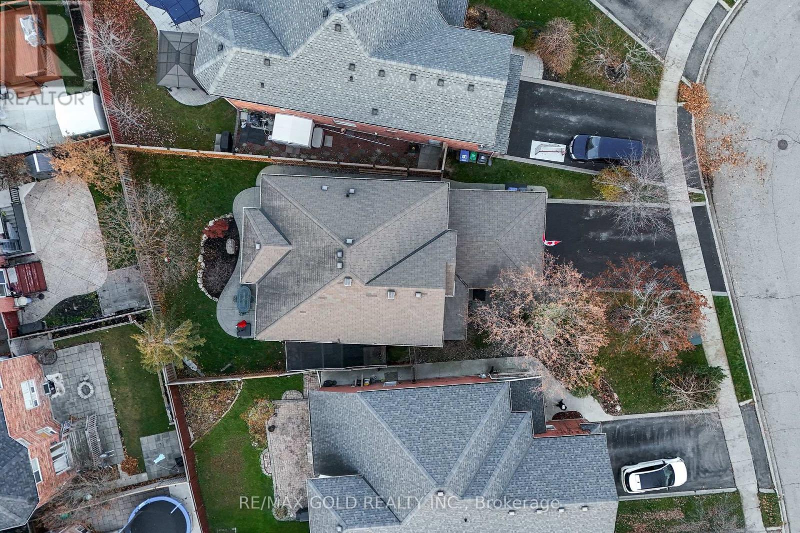 57 Creekwood Drive, Brampton, Ontario L7A 1J3 - Photo 4 - W12566202