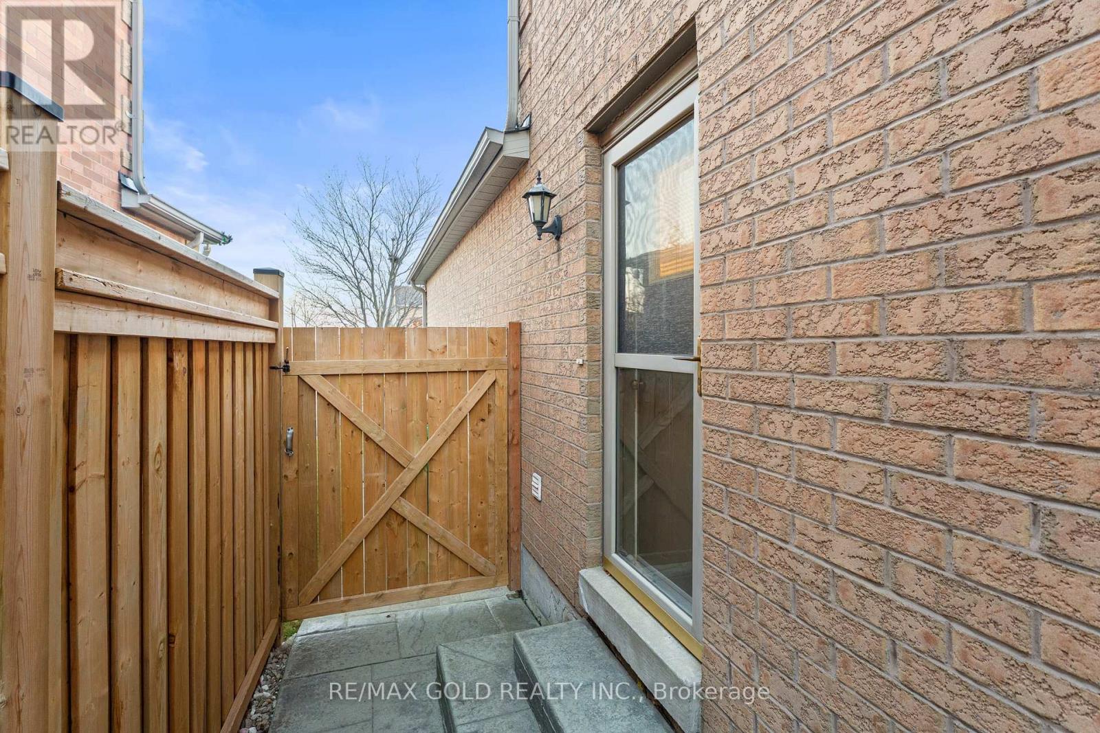 57 Creekwood Drive, Brampton, Ontario L7A 1J3 - Photo 46 - W12566202