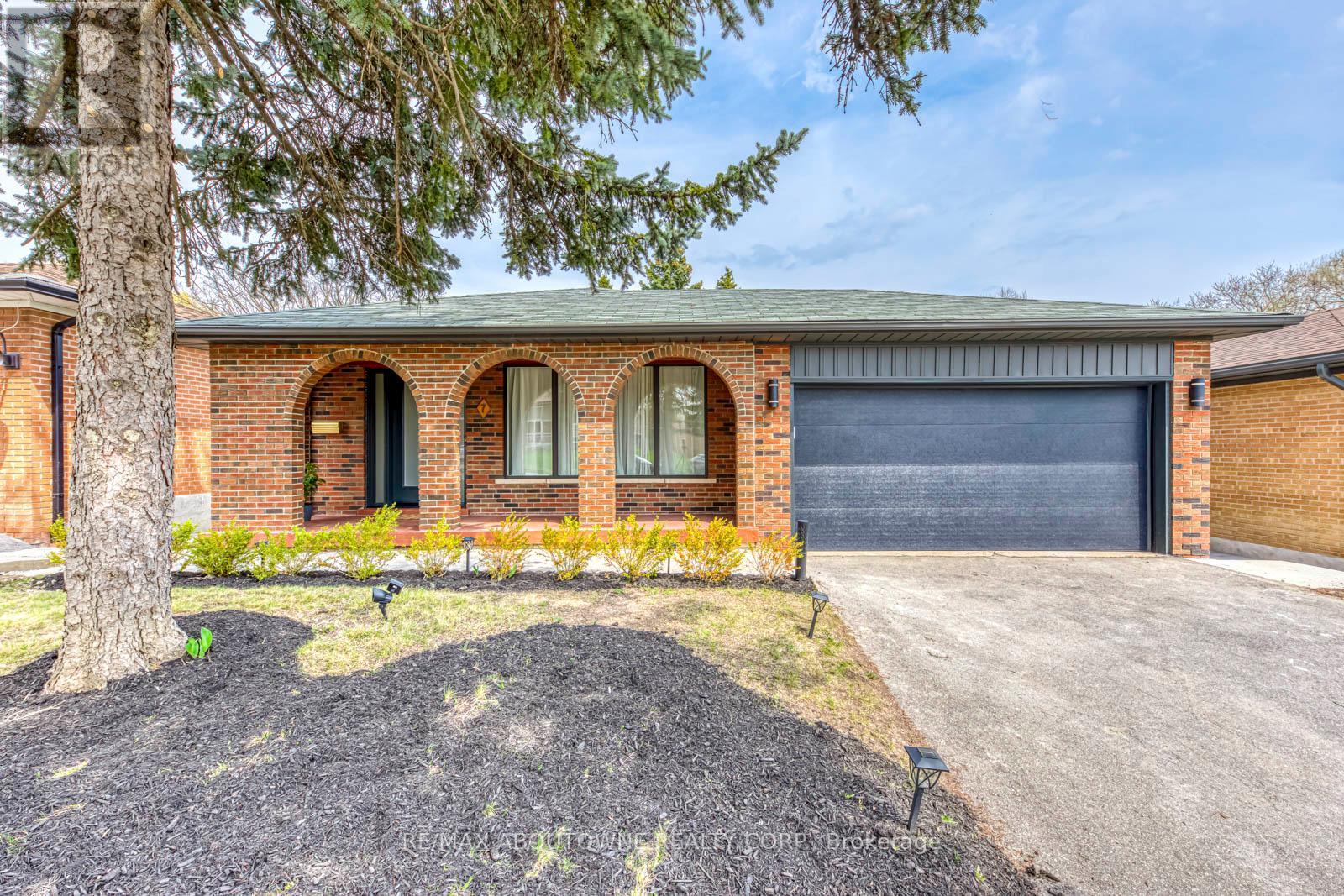 7 Ivybridge Drive, Toronto, Ontario  M9C 3R2 - Photo 2 - W12566224