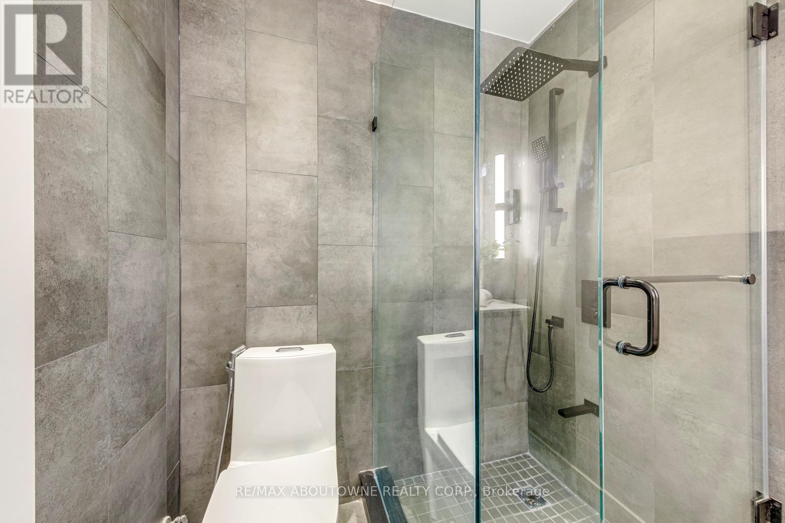 7 Ivybridge Drive, Toronto, Ontario  M9C 3R2 - Photo 28 - W12566224