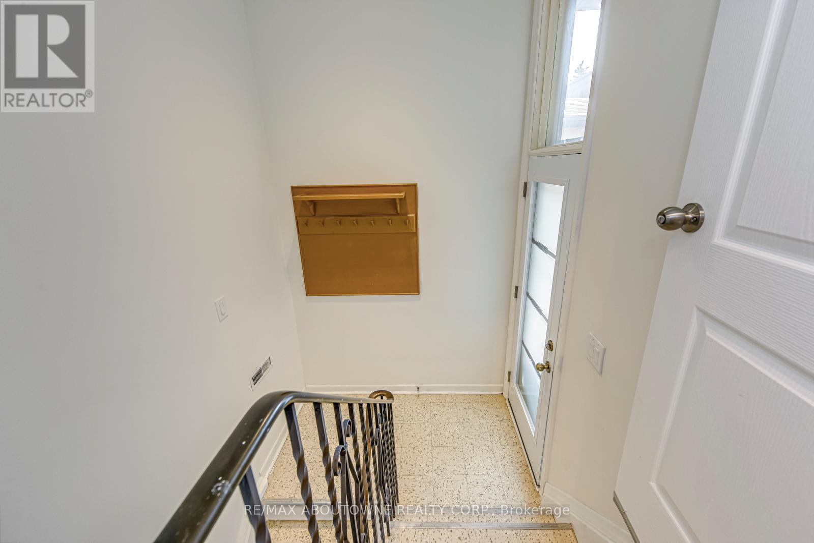 7 Ivybridge Drive, Toronto, Ontario  M9C 3R2 - Photo 29 - W12566224