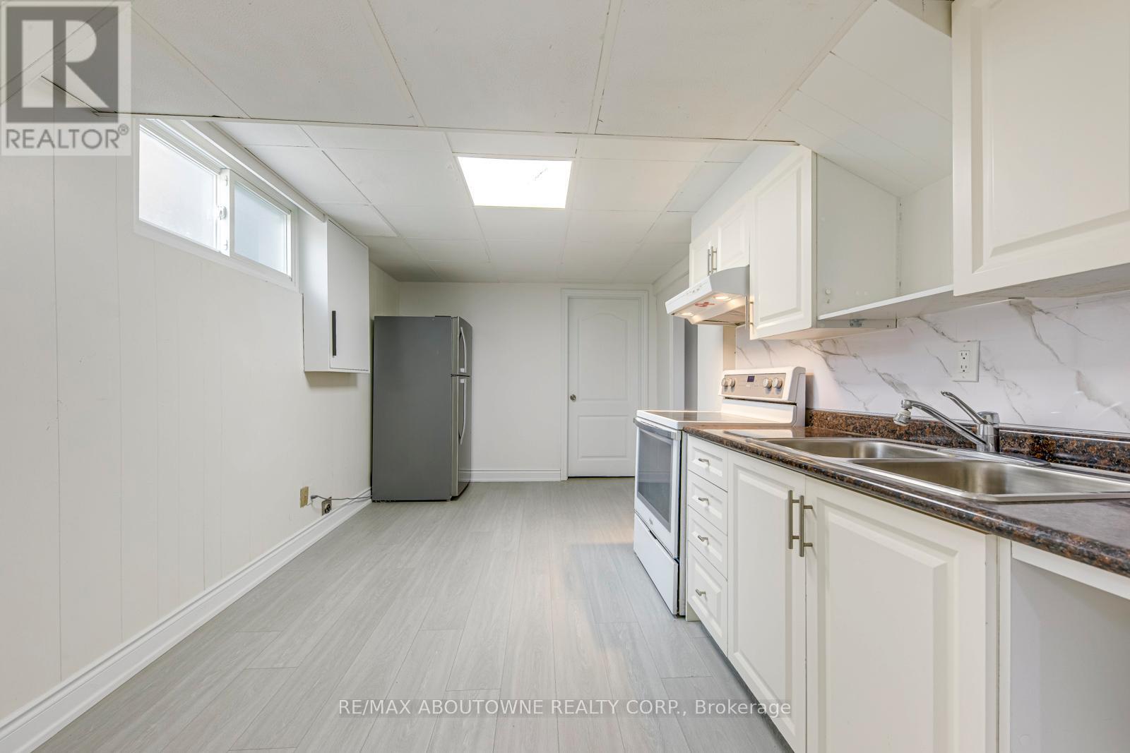 7 Ivybridge Drive, Toronto, Ontario  M9C 3R2 - Photo 34 - W12566224