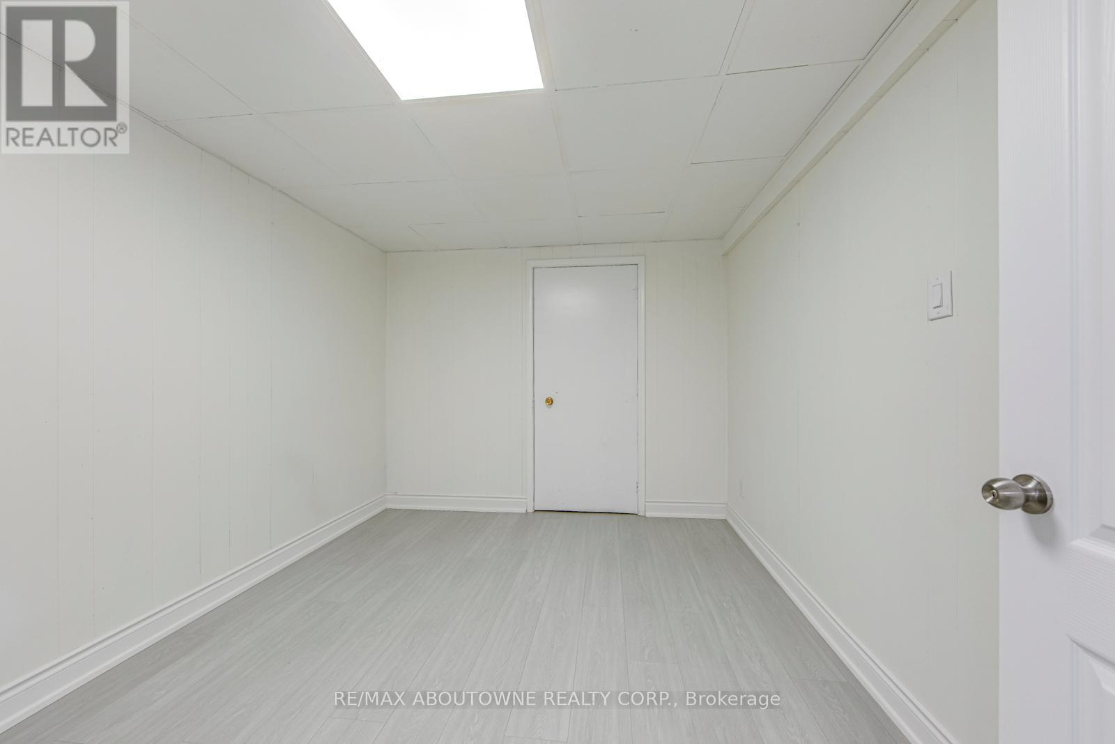 7 Ivybridge Drive, Toronto, Ontario  M9C 3R2 - Photo 35 - W12566224