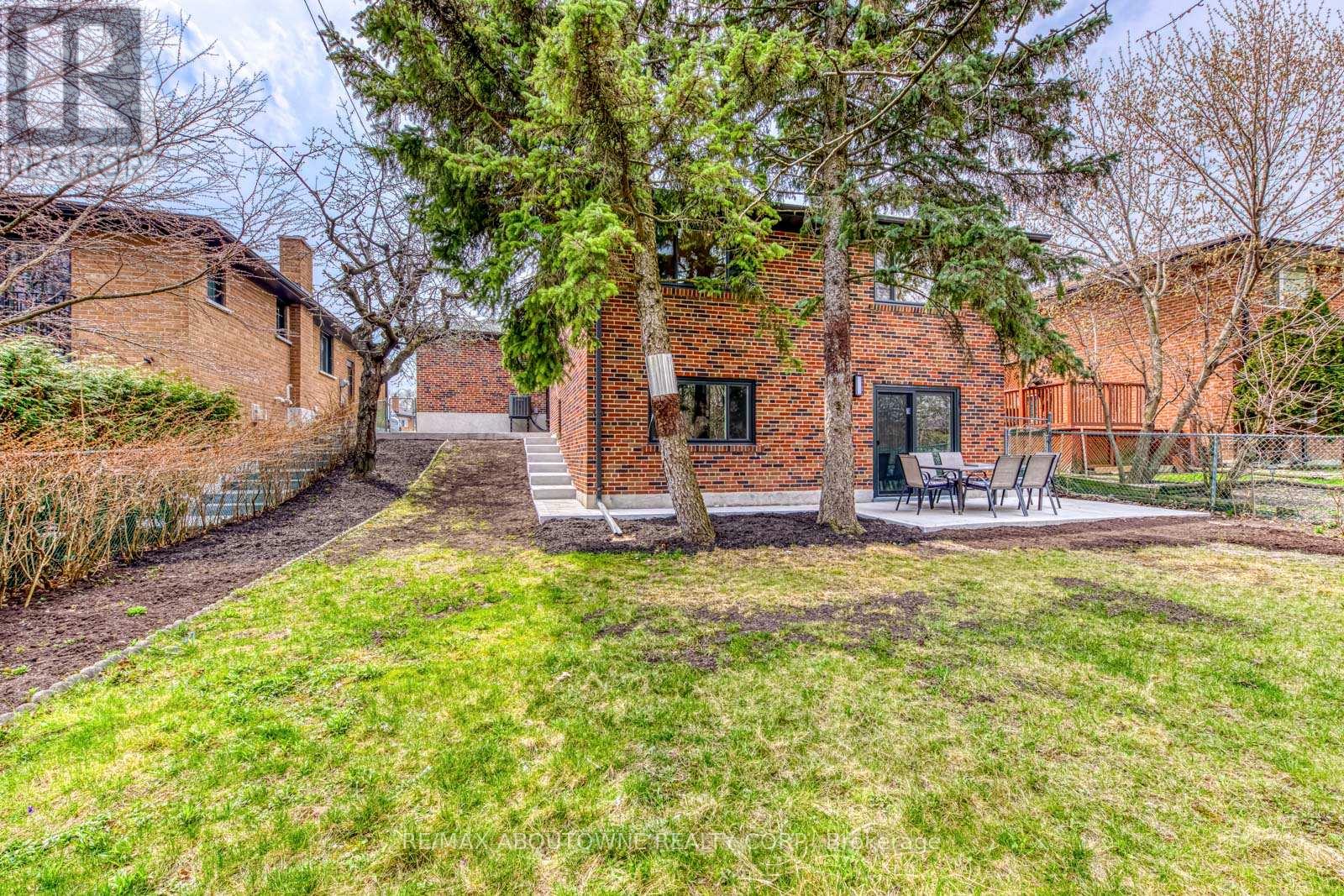 7 Ivybridge Drive, Toronto, Ontario  M9C 3R2 - Photo 46 - W12566224