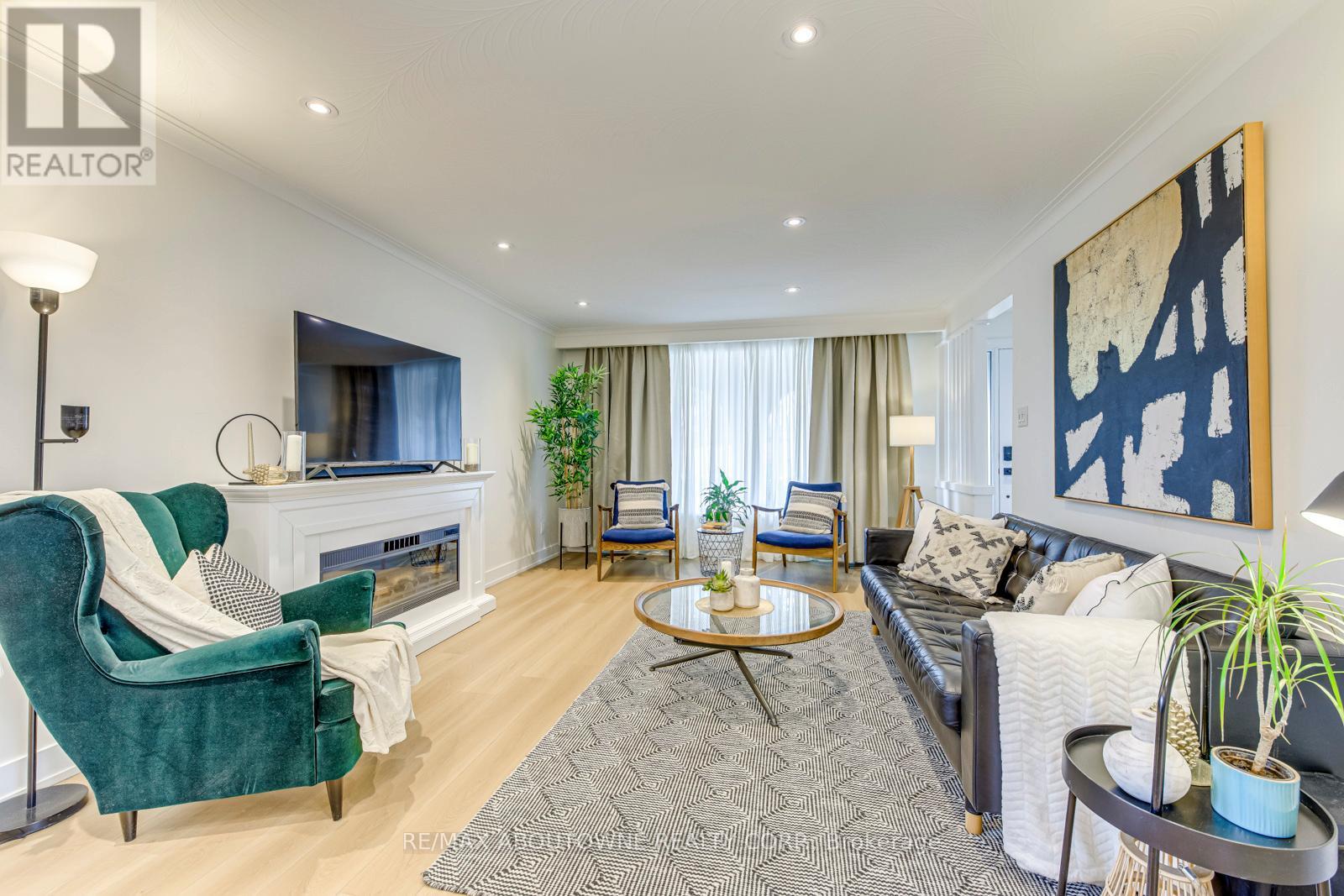 7 Ivybridge Drive, Toronto, Ontario  M9C 3R2 - Photo 8 - W12566224