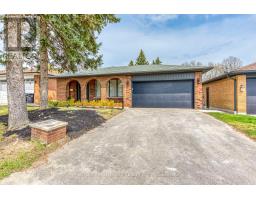 7 IVYBRIDGE DRIVE, Toronto, Ontario