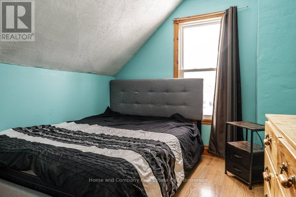 94 Bay Street, Stratford, Ontario  N5A 4K9 - Photo 12 - X12566332