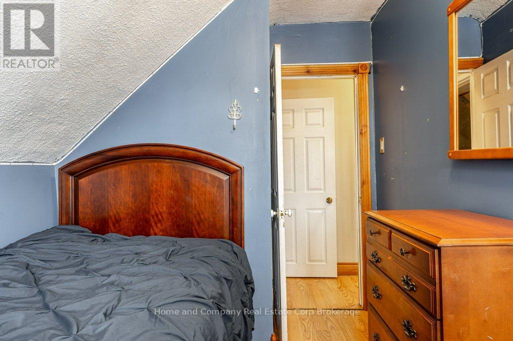 94 Bay Street, Stratford, Ontario  N5A 4K9 - Photo 13 - X12566332