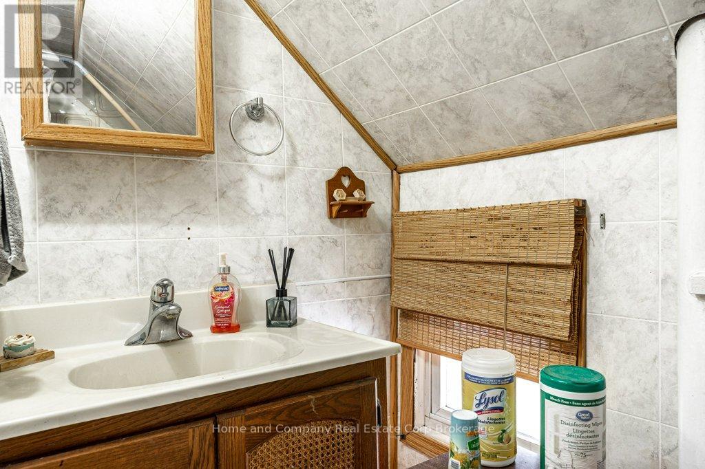 94 Bay Street, Stratford, Ontario  N5A 4K9 - Photo 14 - X12566332