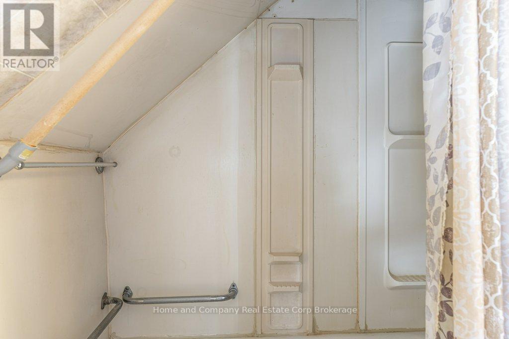 94 Bay Street, Stratford, Ontario  N5A 4K9 - Photo 15 - X12566332