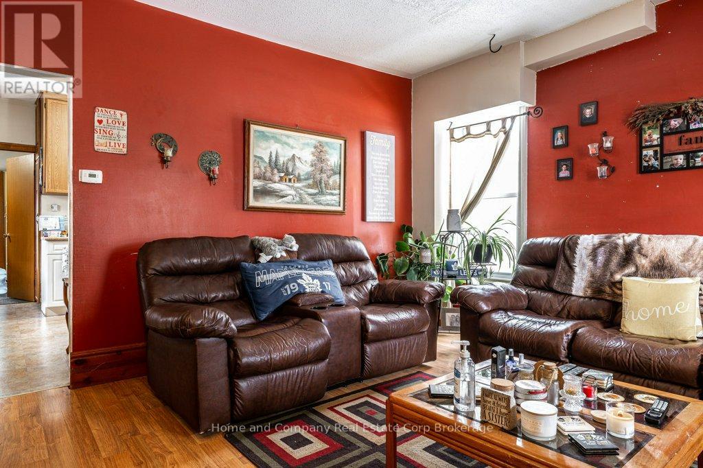 94 Bay Street, Stratford, Ontario  N5A 4K9 - Photo 2 - X12566332