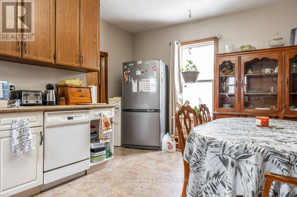 94 Bay Street, Stratford, Ontario  N5A 4K9 - Photo 6 - X12566332