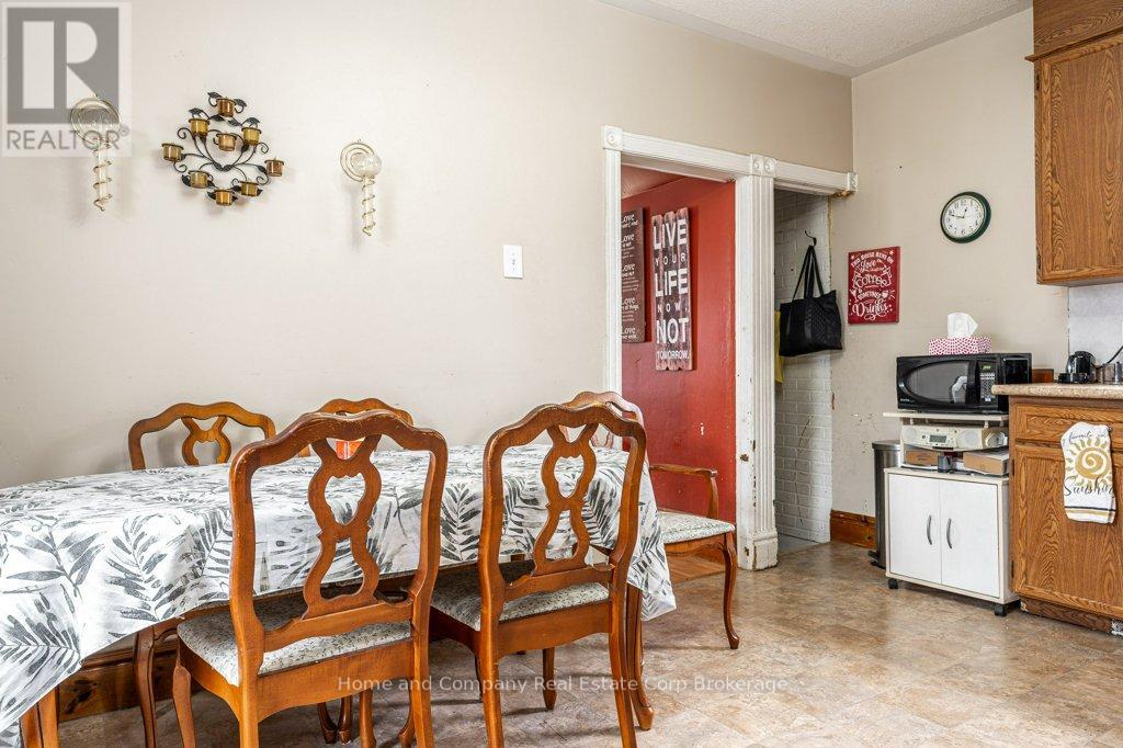 94 Bay Street, Stratford, Ontario  N5A 4K9 - Photo 7 - X12566332