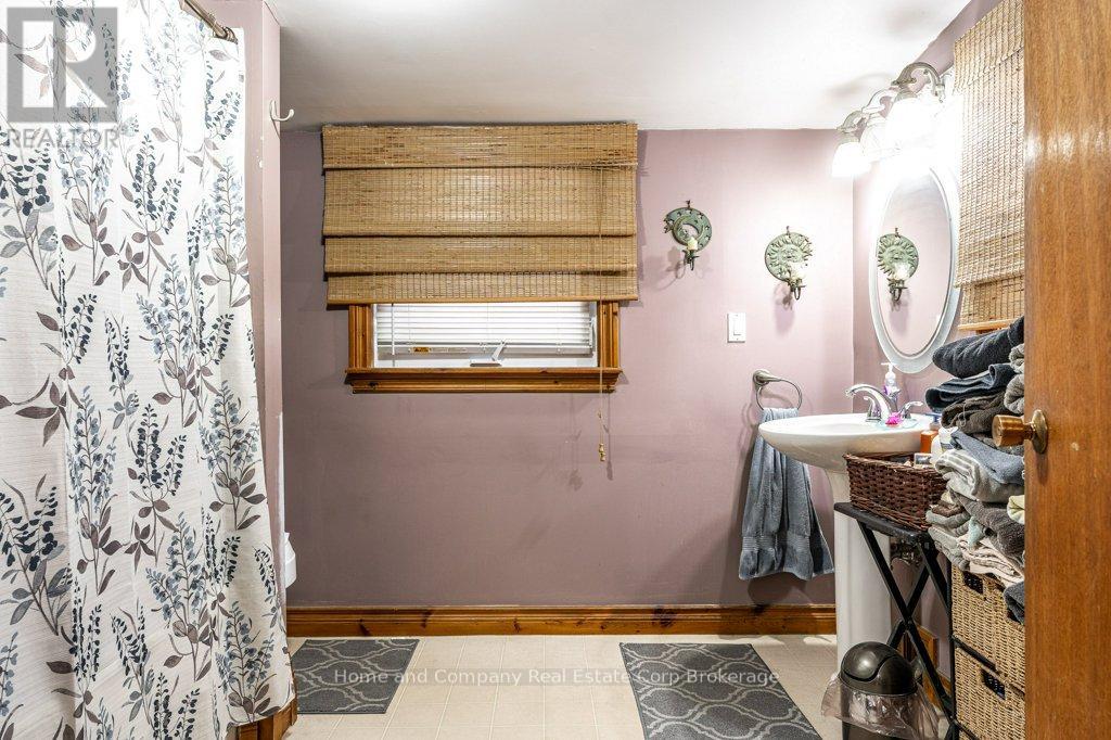 94 Bay Street, Stratford, Ontario  N5A 4K9 - Photo 8 - X12566332