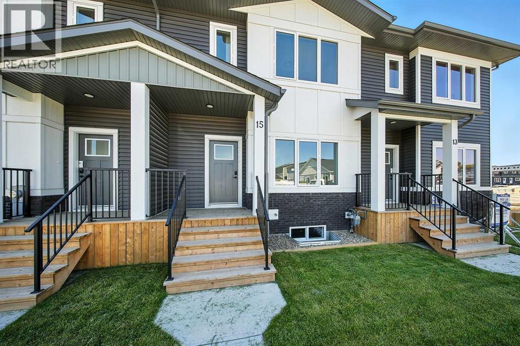 15 Gray Close, Sylvan Lake, Alberta  T4S 0W4 - Photo 2 - A2252444