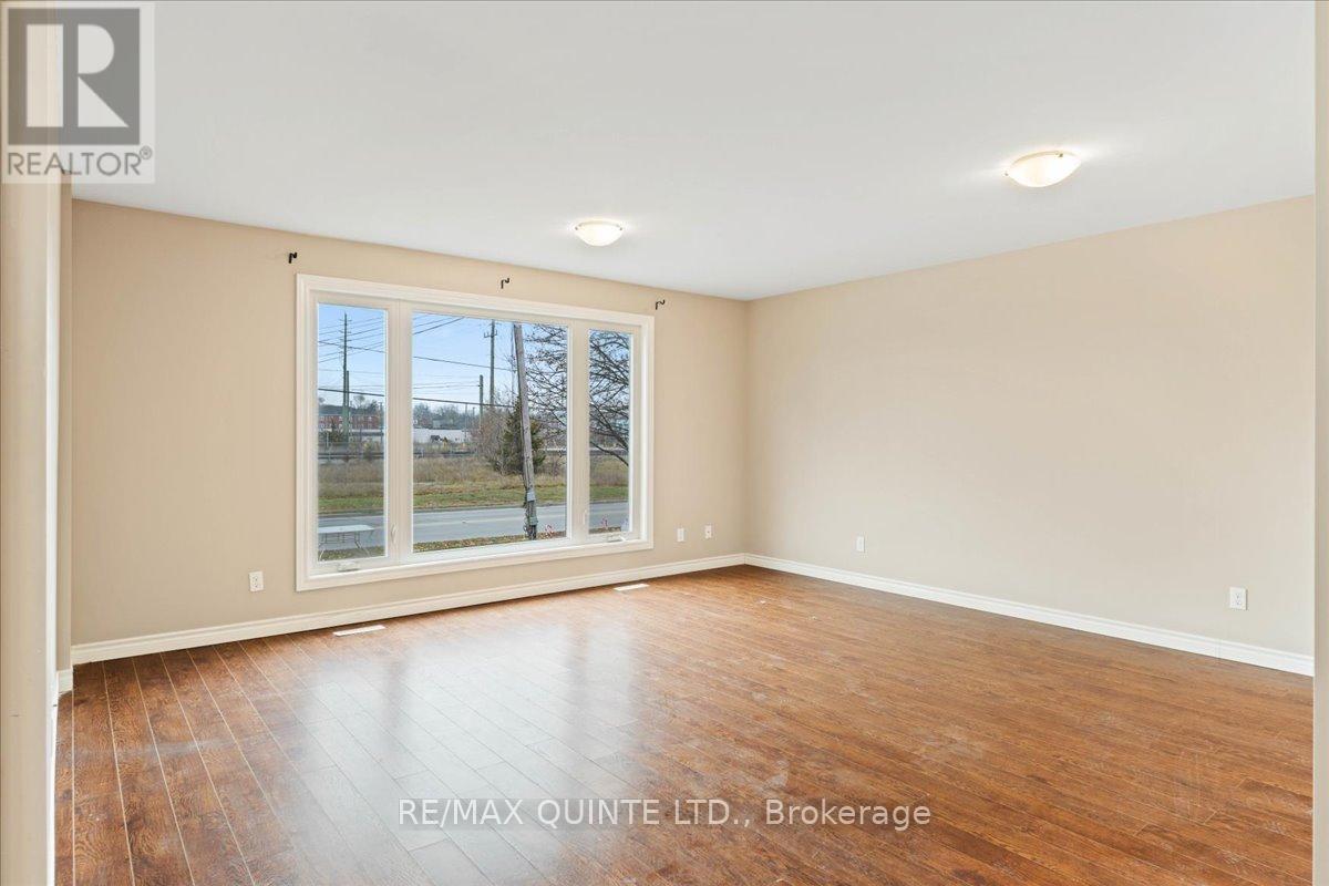 240 College Street E, Belleville, Ontario K8N 2V9 - Photo 9 - X12566258