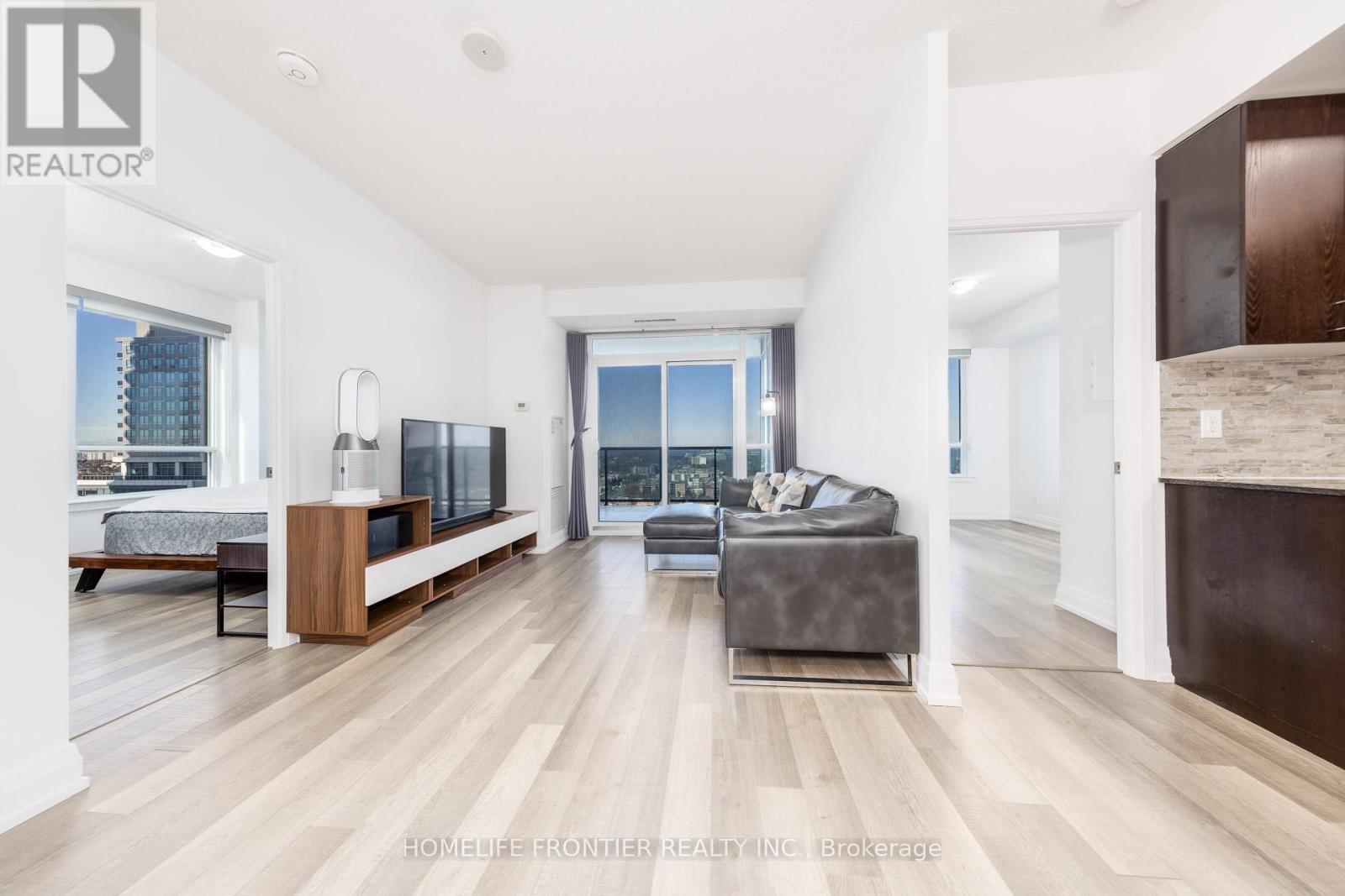 Ph209 - 7167 Yonge Street, Markham, Ontario  L3T 0E1 - Photo 10 - N12565596