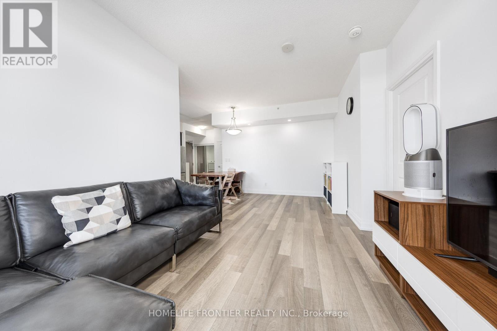 Ph209 - 7167 Yonge Street, Markham, Ontario  L3T 0E1 - Photo 9 - N12565596