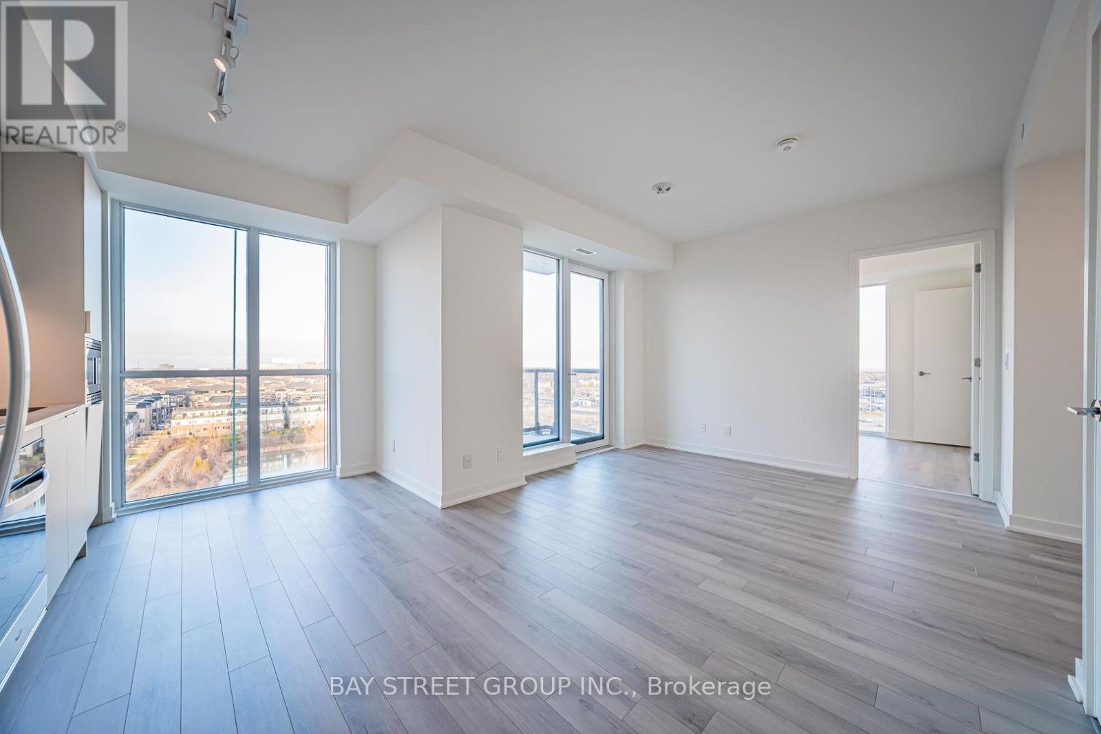 1004 - 3071 Trafalgar Road, Oakville, Ontario  L6H 8C6 - Photo 3 - W12524792