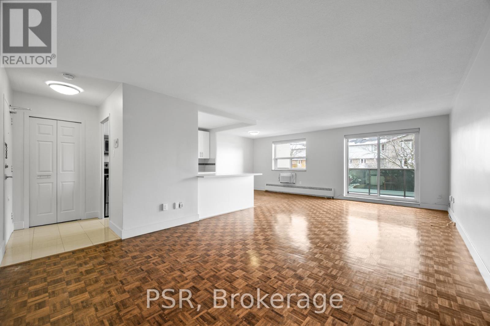 205 - 2300 Marine Drive, Oakville, Ontario  L6L 1C3 - Photo 4 - W12564614