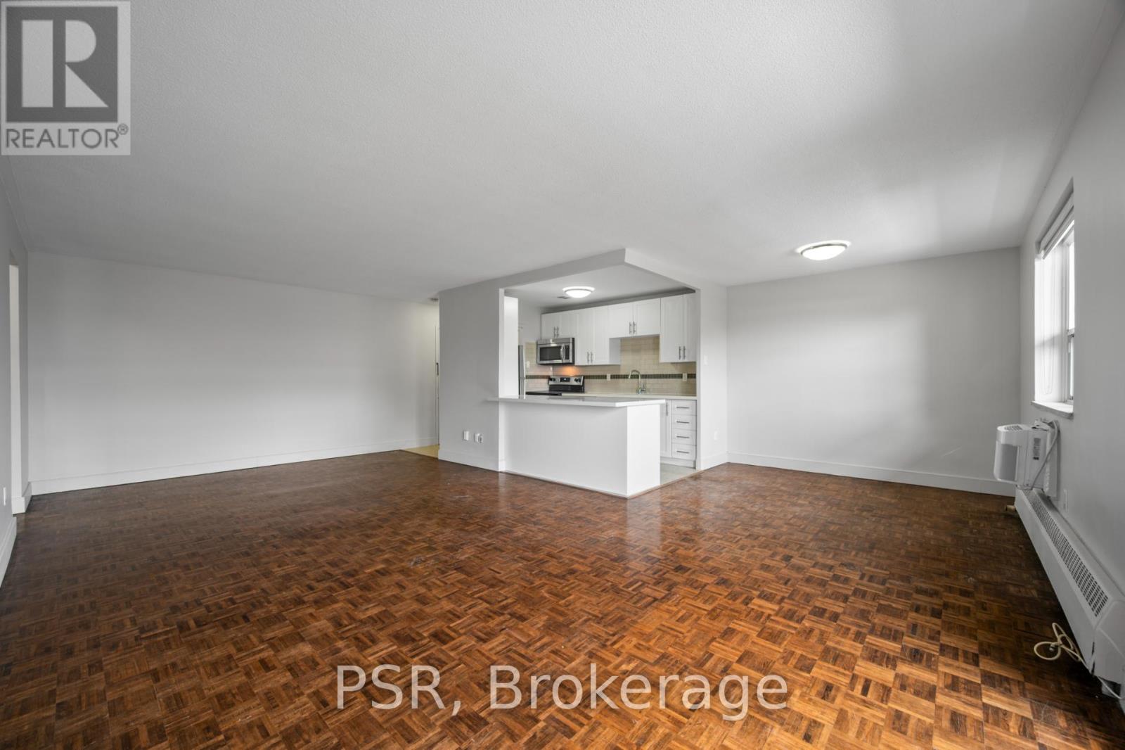 205 - 2300 Marine Drive, Oakville, Ontario  L6L 1C3 - Photo 6 - W12564614