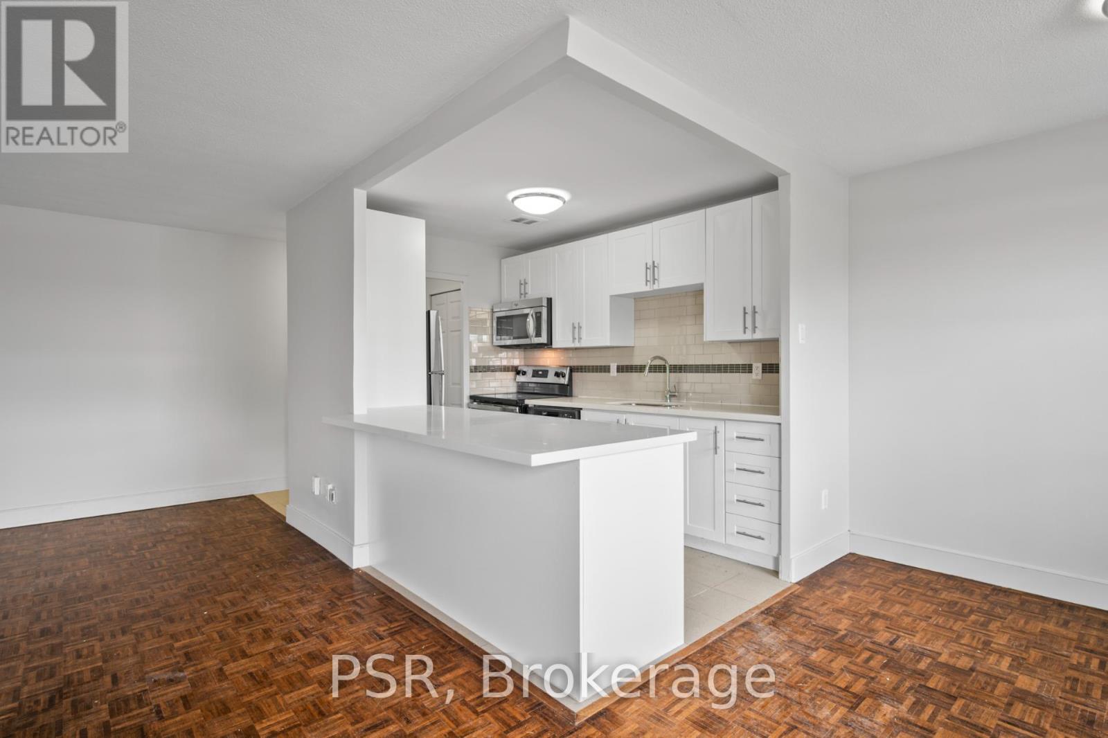 205 - 2300 Marine Drive, Oakville, Ontario  L6L 1C3 - Photo 3 - W12564614