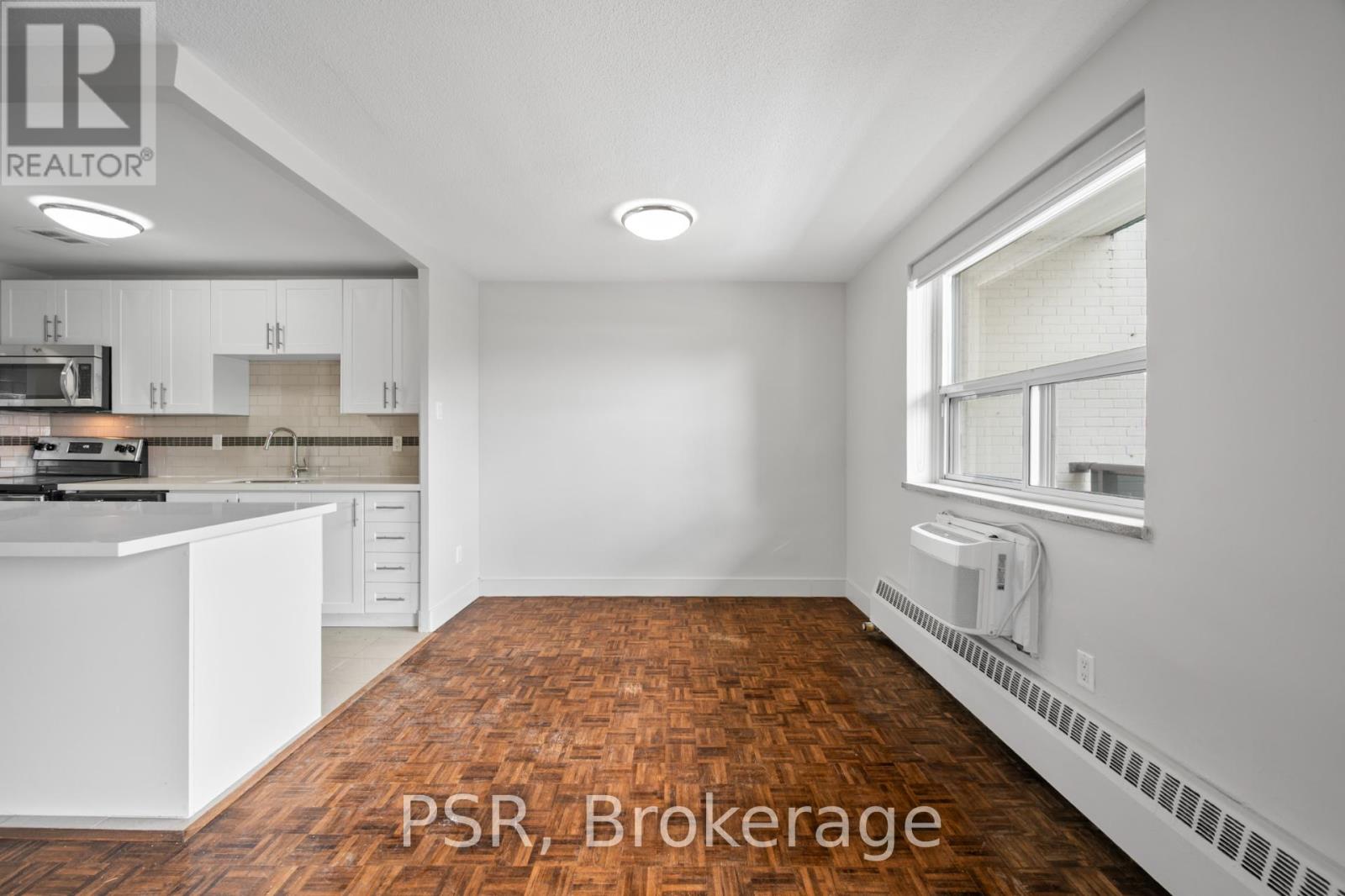 205 - 2300 Marine Drive, Oakville, Ontario  L6L 1C3 - Photo 5 - W12564614