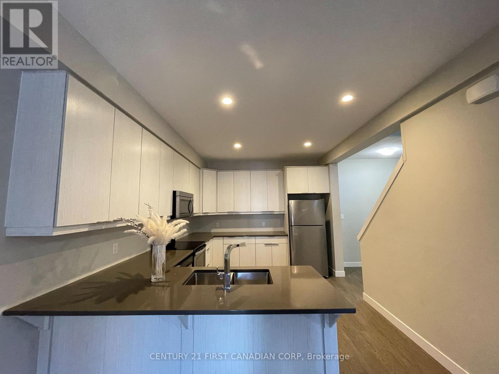 856 - 856 West Village Square, London North, Ontario  N6H 0J7 - Photo 5 - X12566248