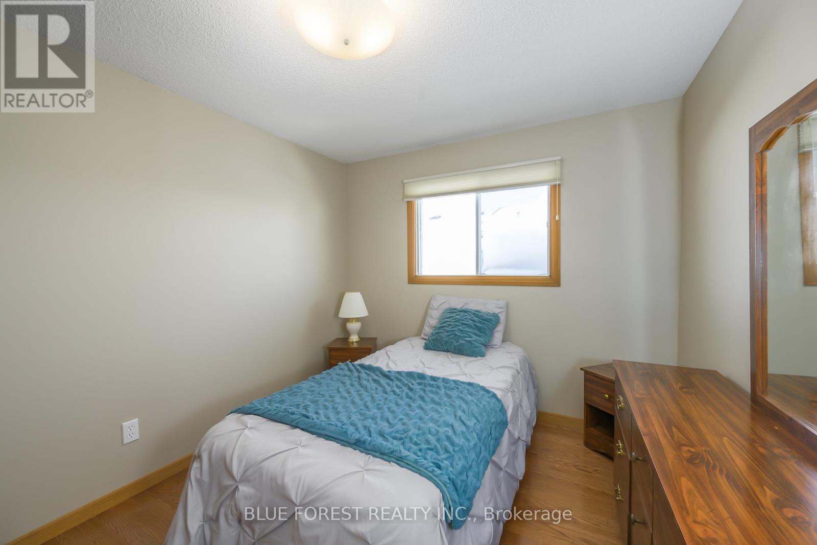 36 Golfdale Crescent, London South, Ontario  N6C 5P1 - Photo 12 - X12566306