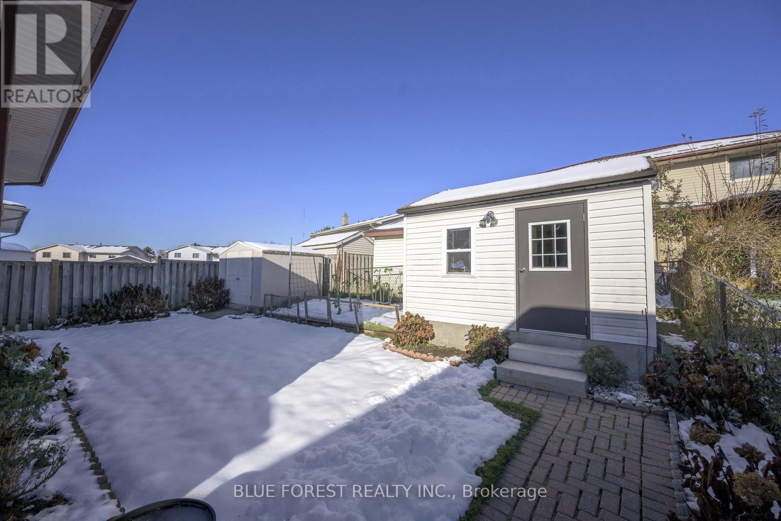 36 Golfdale Crescent, London South, Ontario  N6C 5P1 - Photo 18 - X12566306