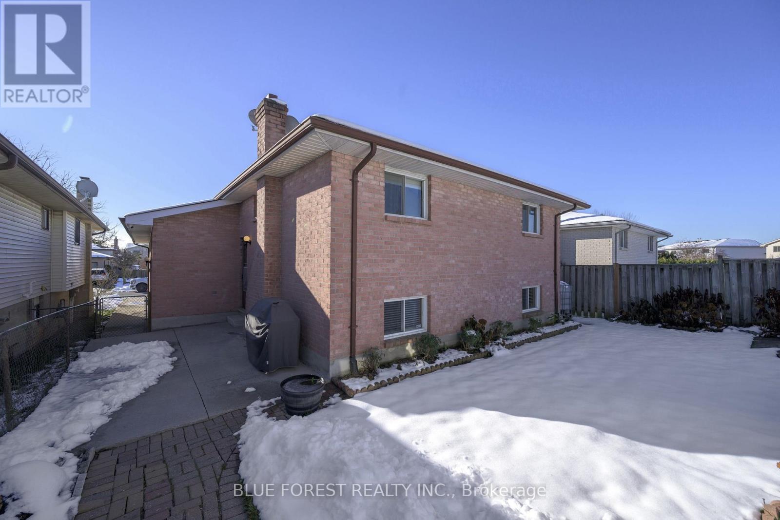 36 Golfdale Crescent, London South, Ontario  N6C 5P1 - Photo 19 - X12566306