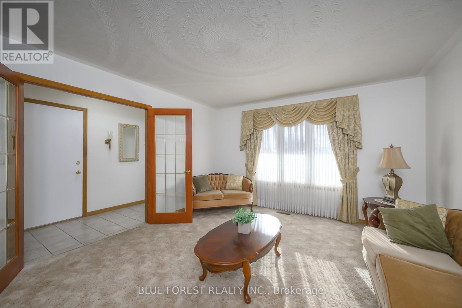 36 Golfdale Crescent, London South, Ontario  N6C 5P1 - Photo 3 - X12566306