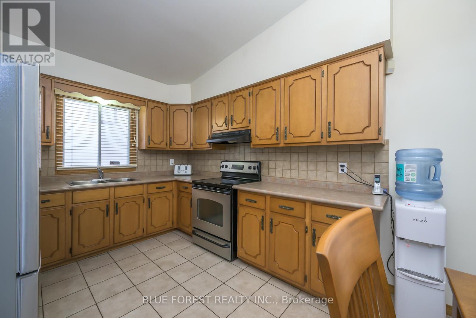 36 Golfdale Crescent, London South, Ontario  N6C 5P1 - Photo 9 - X12566306