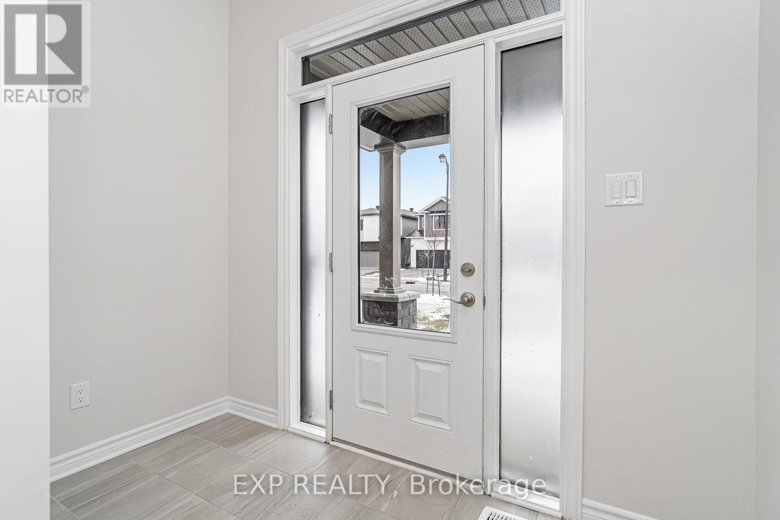 324 Du Ventoux Avenue N, Ottawa, Ontario  K4A 5L6 - Photo 2 - X12566292