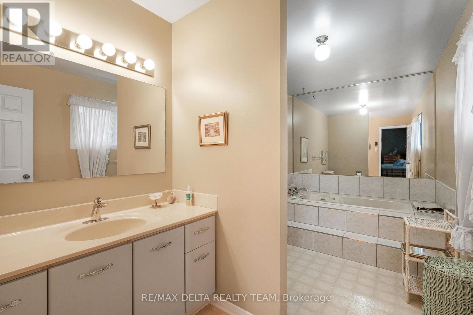 745 Hauteview Crescent, Ottawa, Ontario  K4A 2B9 - Photo 23 - X12566294