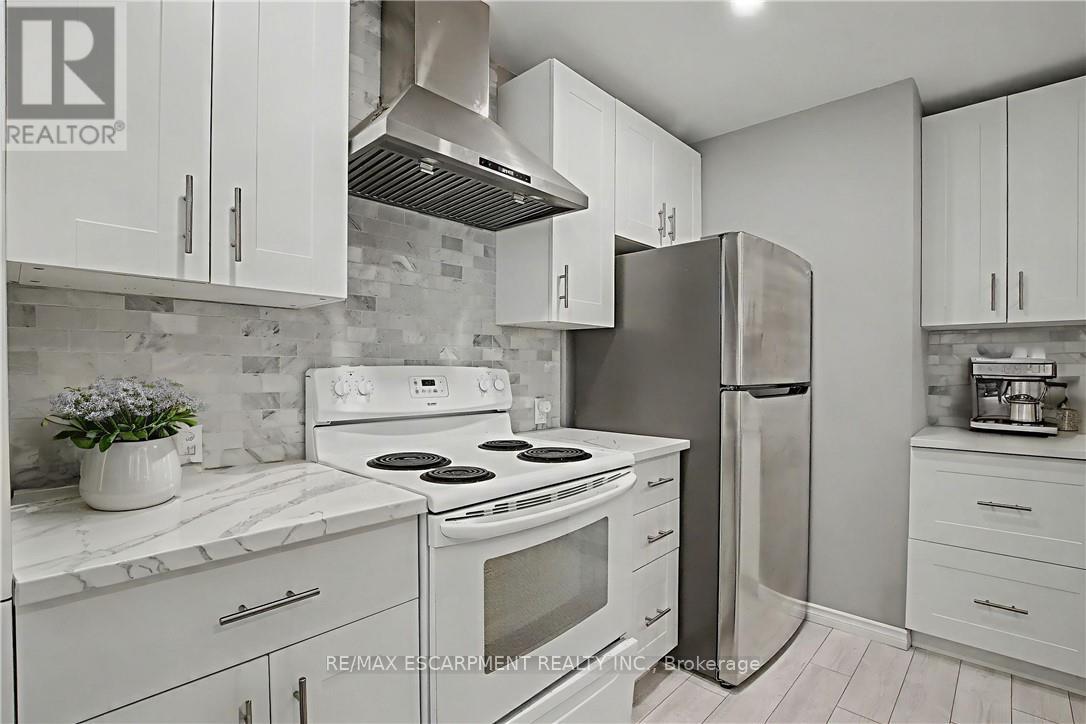 67 Seventh Avenue, Brantford, Ontario  N3S 1B5 - Photo 3 - X12565986