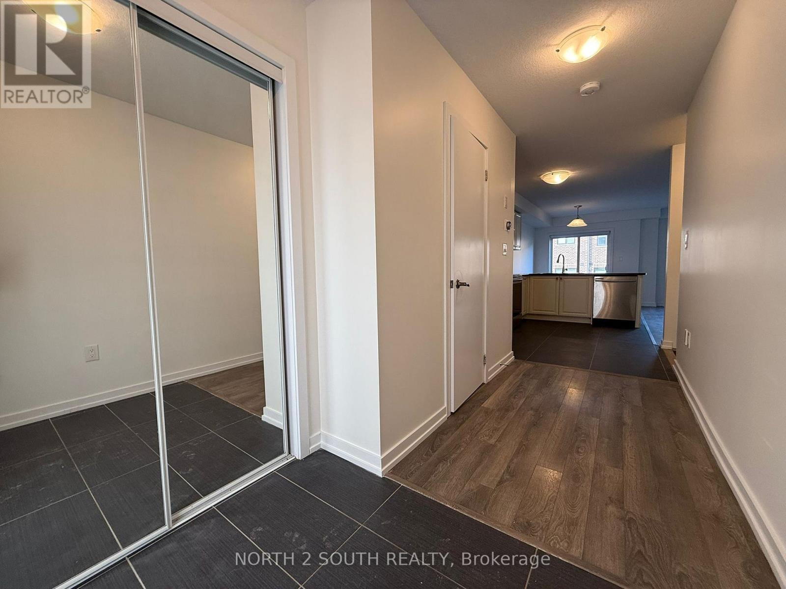 6 Bradshaw Drive, Hamilton, Ontario  L8J 0K7 - Photo 2 - X12566034