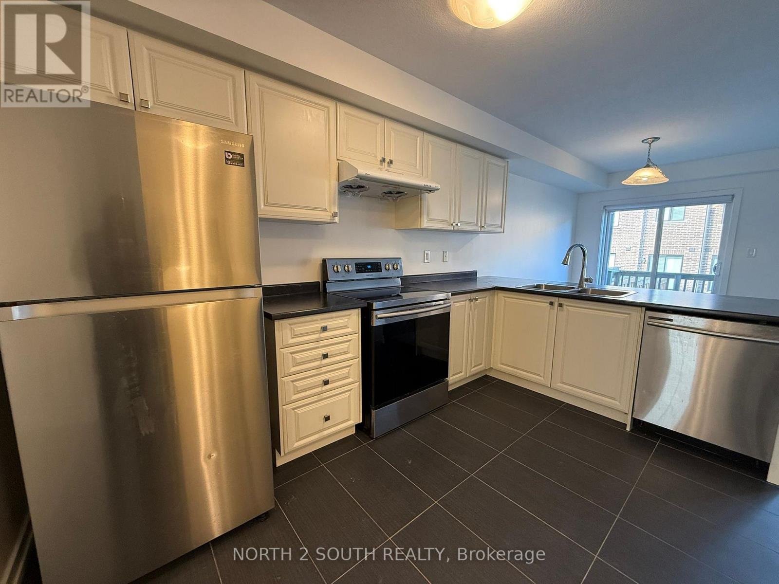 6 Bradshaw Drive, Hamilton, Ontario  L8J 0K7 - Photo 3 - X12566034