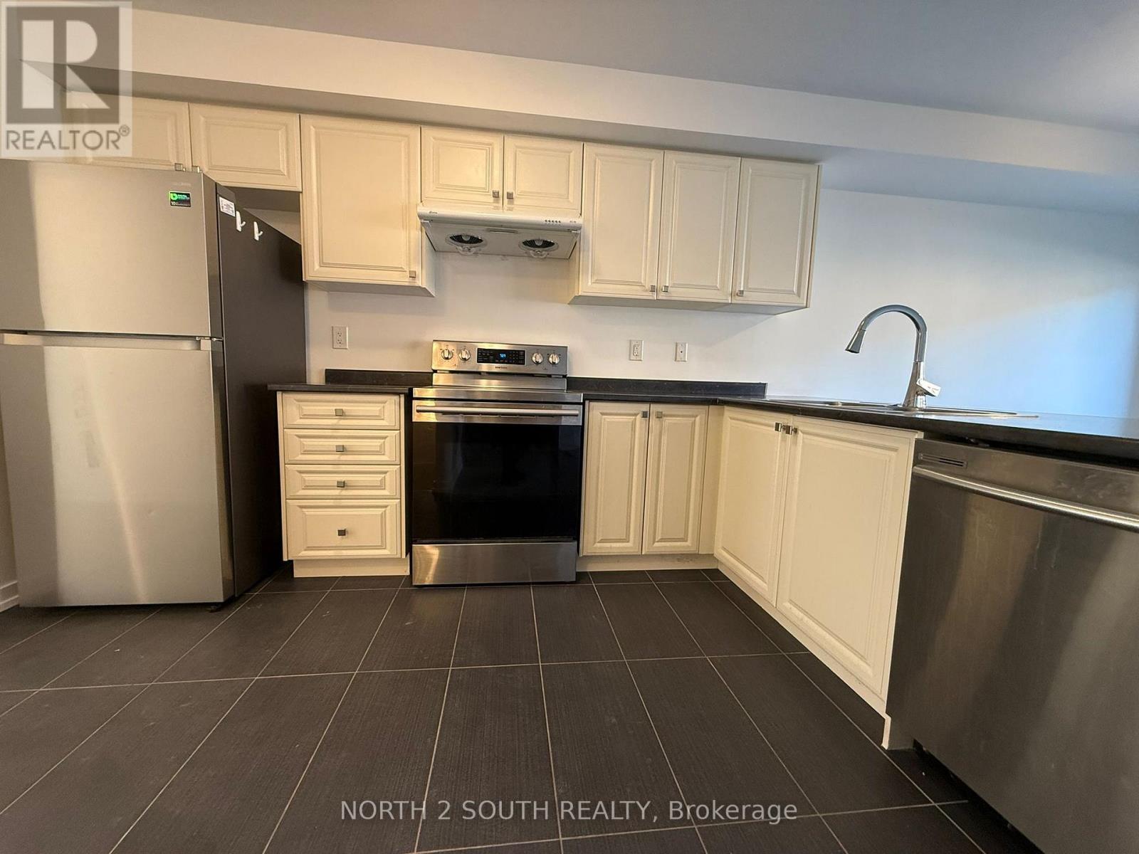 6 Bradshaw Drive, Hamilton, Ontario  L8J 0K7 - Photo 4 - X12566034