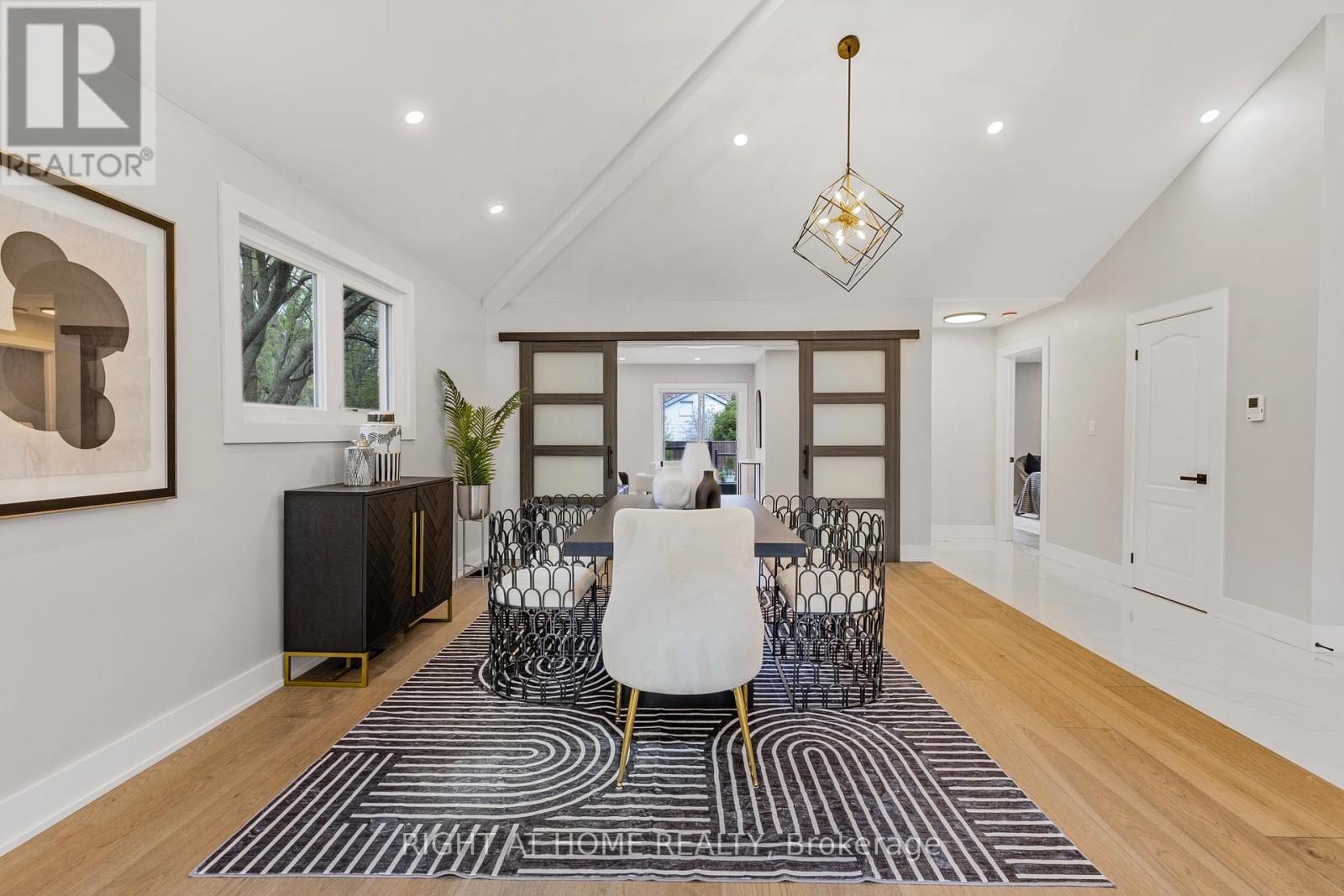 Upper - 347 Mapledene Drive, Hamilton, Ontario  L9G 2K3 - Photo 10 - X12566056