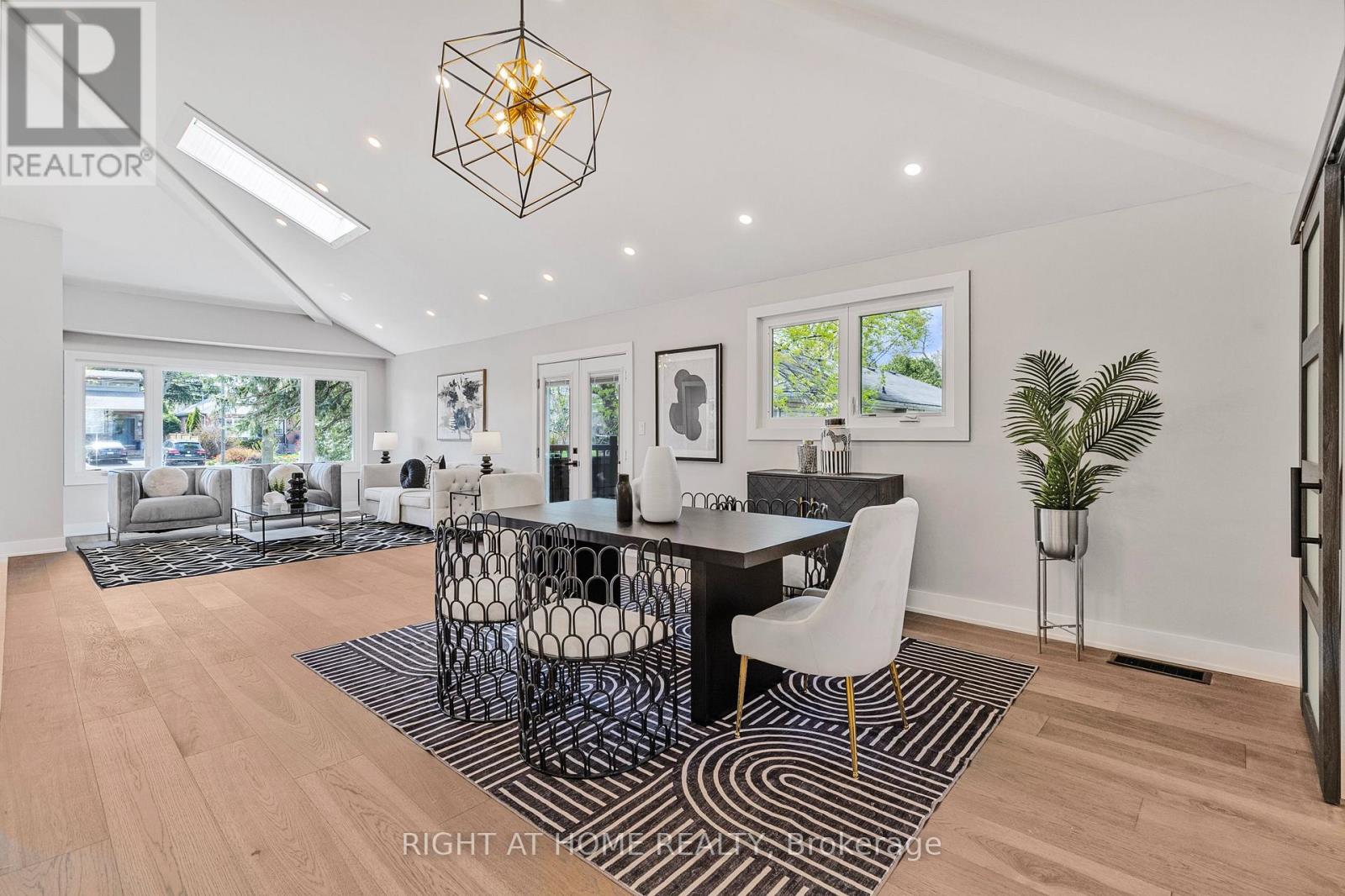 Upper - 347 Mapledene Drive, Hamilton, Ontario  L9G 2K3 - Photo 12 - X12566056