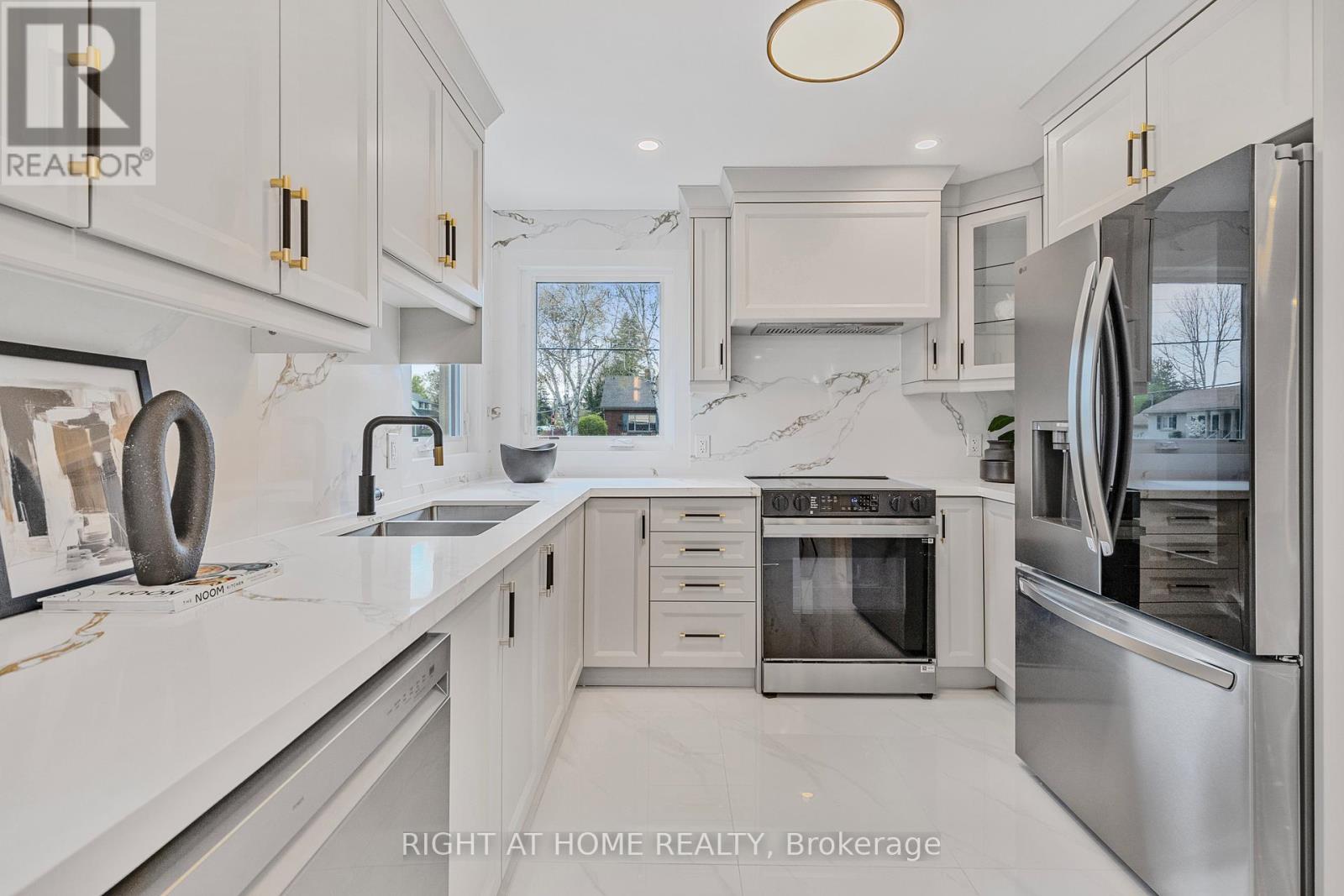 Upper - 347 Mapledene Drive, Hamilton, Ontario  L9G 2K3 - Photo 16 - X12566056