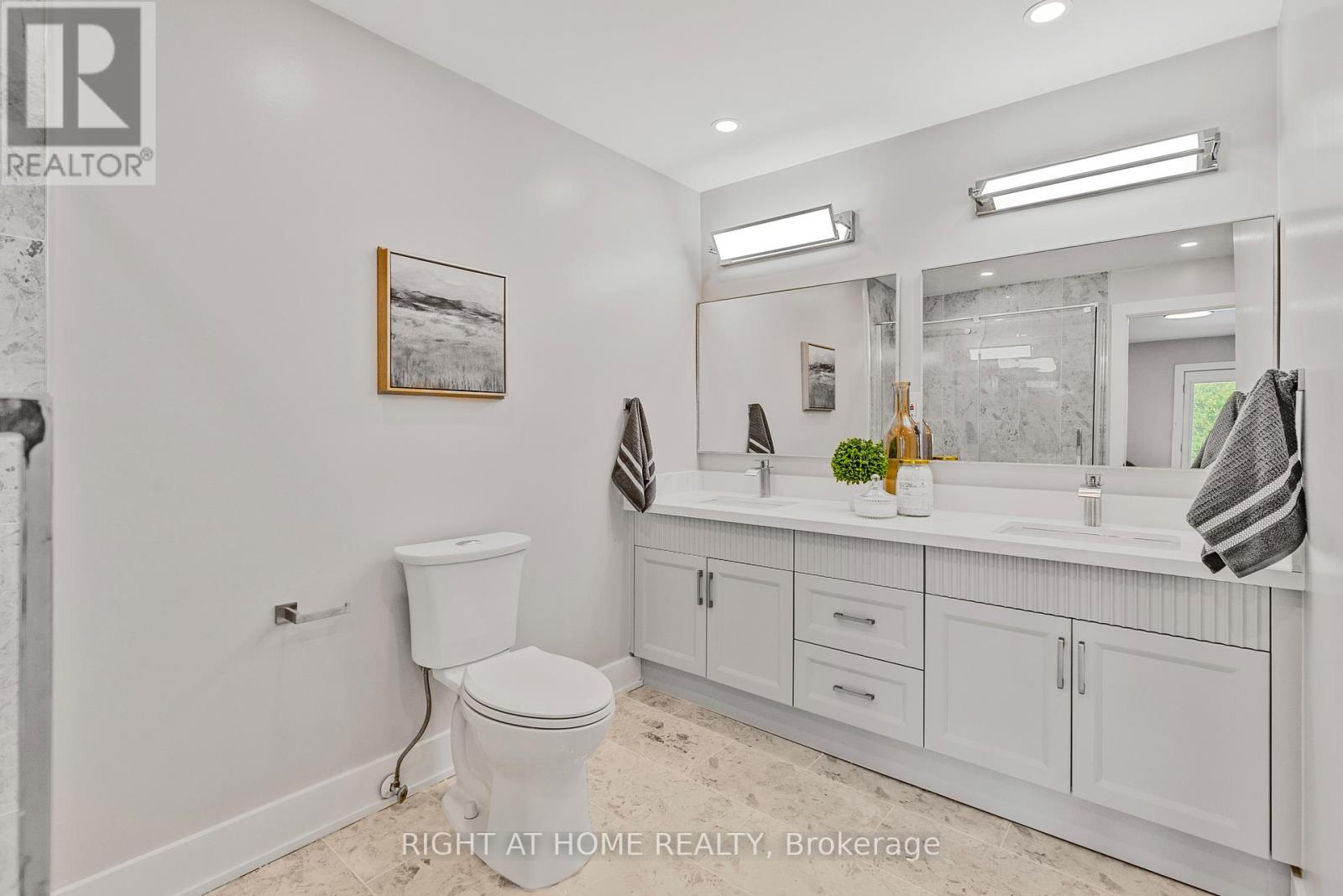 Upper - 347 Mapledene Drive, Hamilton, Ontario  L9G 2K3 - Photo 21 - X12566056